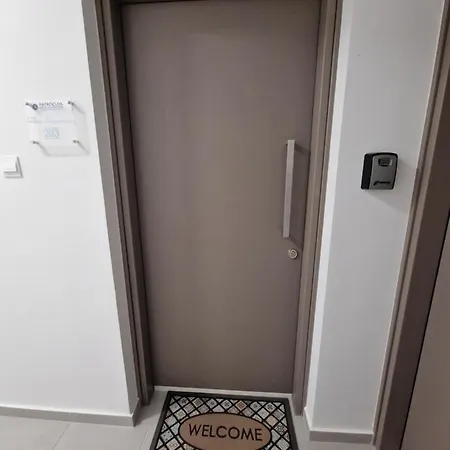 Carisa Deluxe With Jacuzzi Appartamento Larnaca