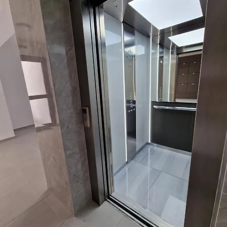 Appartamento Carisa Deluxe With Jacuzzi Larnaca