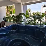 Carisa Deluxe With Jacuzzi Apartman Lárnaka