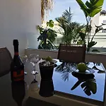 Carisa Deluxe With Jacuzzi Apartman *