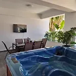 Carisa Deluxe With Jacuzzi Apartman *