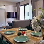 Carisa Deluxe With Jacuzzi Apartman Lárnaka