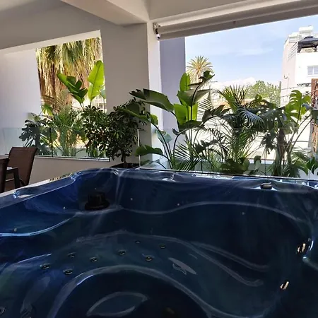 Carisa Deluxe With Jacuzzi Apartamento Lárnaca