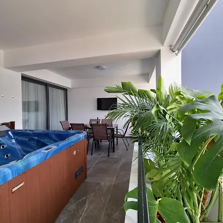 Apartamento Carisa Deluxe With Jacuzzi Lárnaca