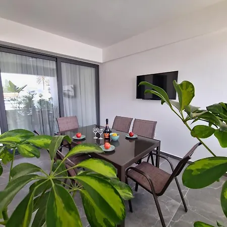 Carisa Deluxe With Jacuzzi Apartman Lárnaka