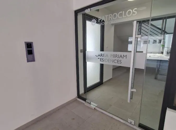 Carisa Deluxe With Jacuzzi لارنكا