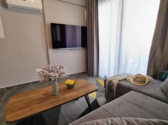 Carisa Deluxe With Jacuzzi لارنكا