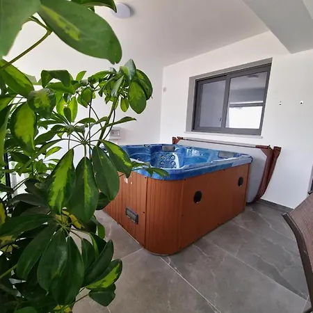 公寓 Carisa Deluxe With Jacuzzi *